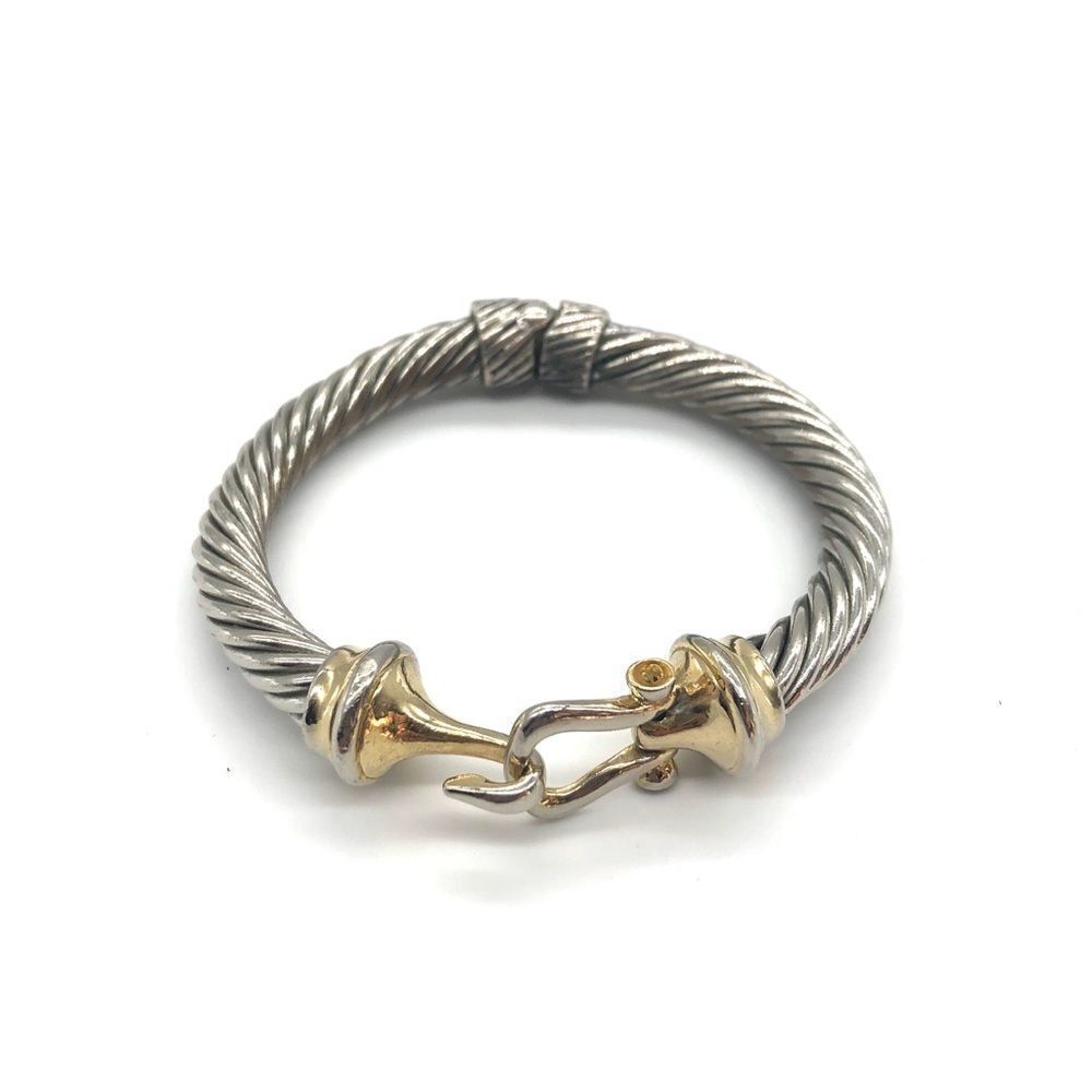 💝Bangle Bracelet in Silver tone w/ Hook. Closure